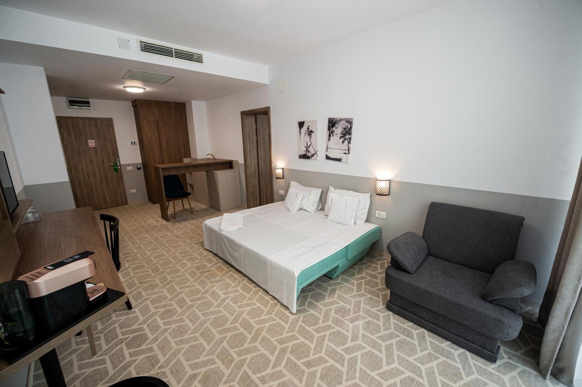 Hotel Clas Mamaia Nord Navodari Exterior photo