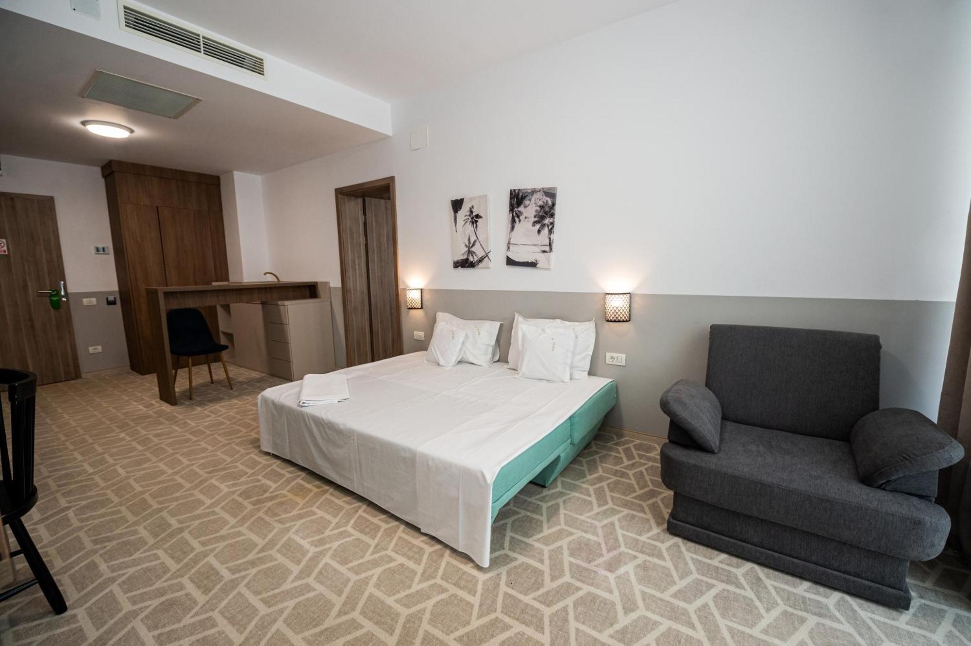 Hotel Clas Mamaia Nord Navodari Exterior photo